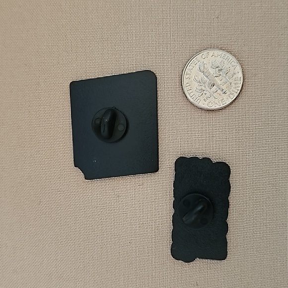 Book Lovers enamel pin set - Picture 5 of 5